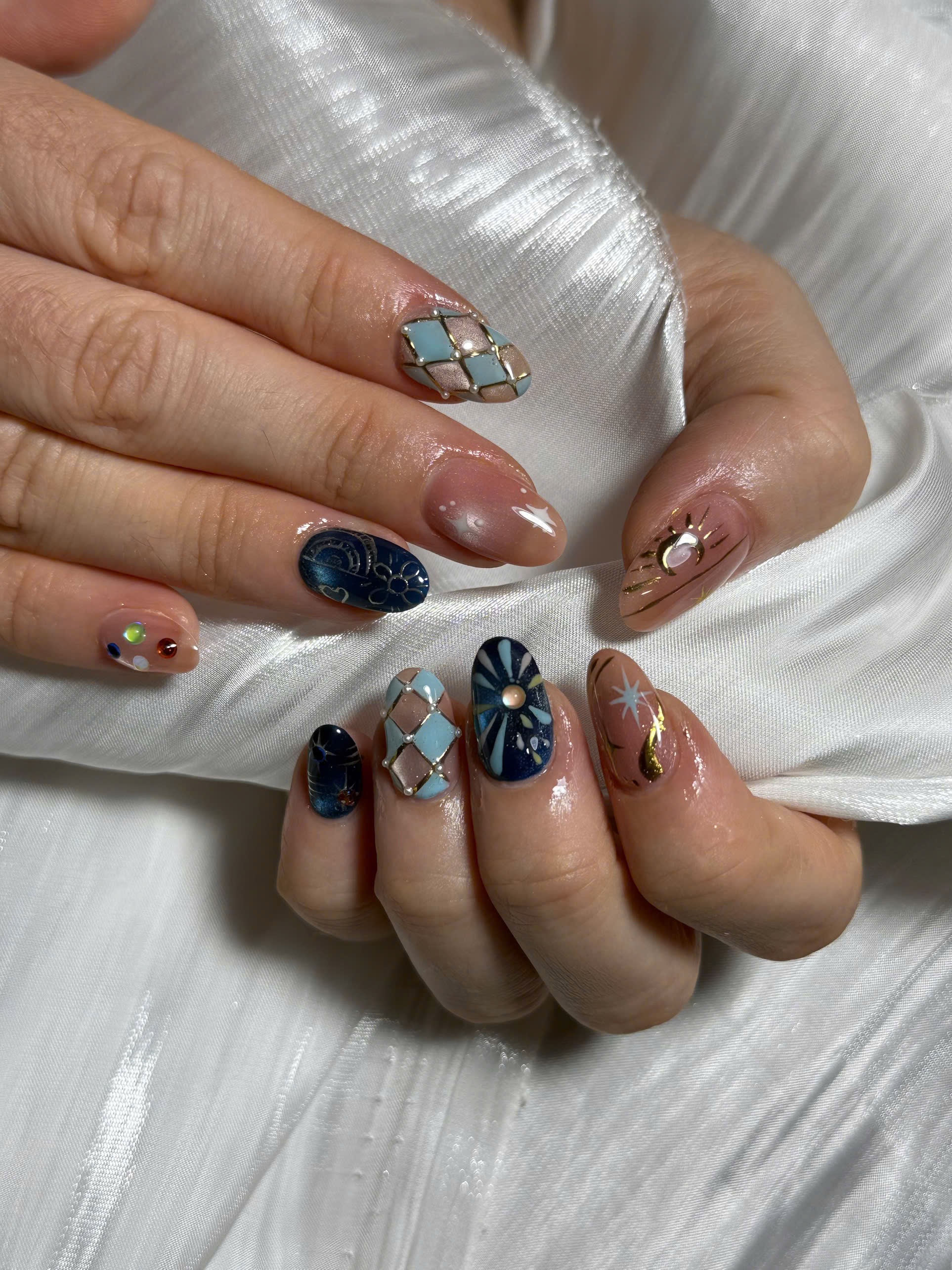 Gel Nail Art: Long-Lasting, Shiny Nails That Show Your Style